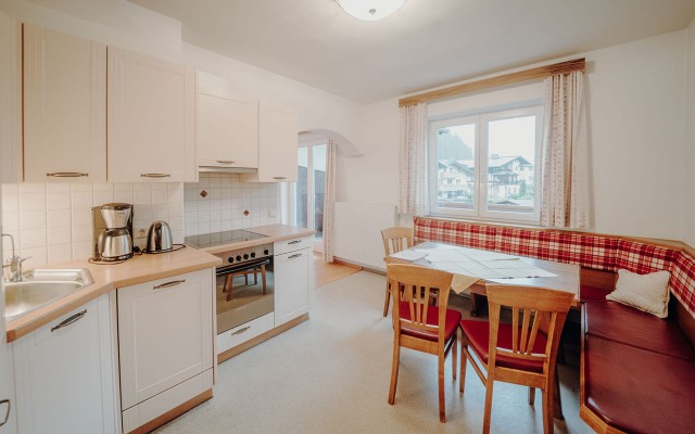 Voll ausgestattete Küche